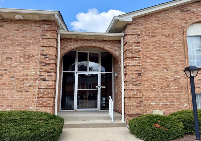 Photo 1 of Sale Pending at 5170 Old Oak Trl #21, Delhi Twp, OH 45238 | MLS# 1889991 | Listing updated on 2026-08-28