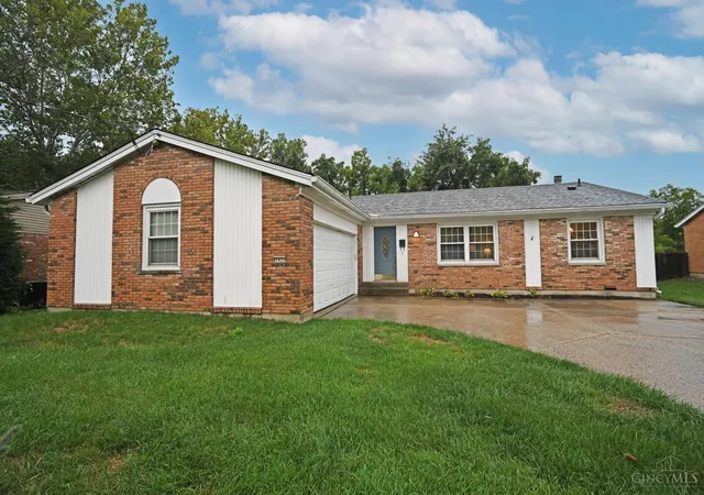 Photo 3 of Sale Pending at 1925 Fullerton Dr, Springfield Twp., OH 45240 | MLS# 1890522 | Listing updated on 2026-08-17