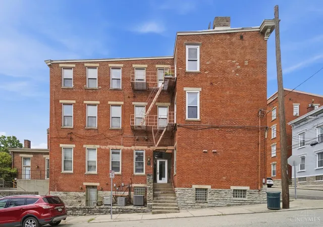 Photo 3 of Condo for sale at 561 Milton St #D, Cincinnati, OH 45202 | MLS# 1890521 | Listing updated on 2026-09-15