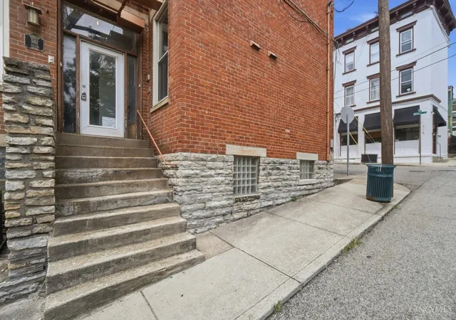 Photo 4 of Condo for sale at 561 Milton St #D, Cincinnati, OH 45202 | MLS# 1890521 | Listing updated on 2026-09-15