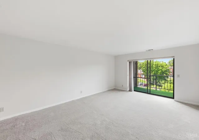 Listing Photo 5 - Condo for sale in building located at 3004 Glenmore Ave, Cincinnati, OH 45238 - Unit #311