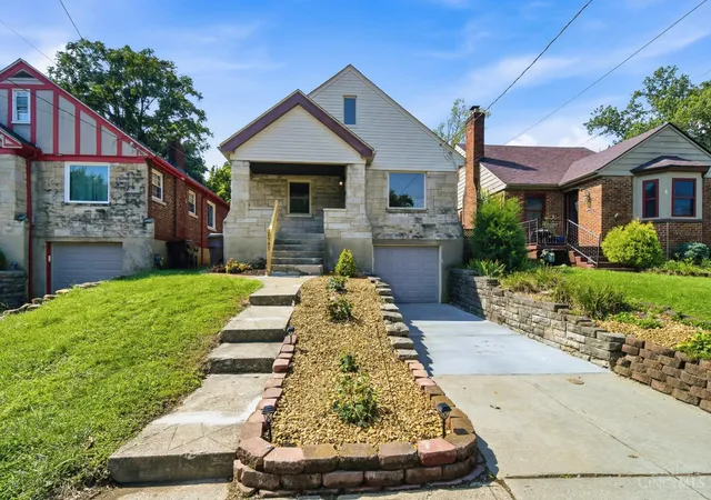 Photo 2 of Single family home for sale at 2541 Losantiville Ave, Golf Manor, OH 45237 | MLS# 1890557 | Listing updated on 2026-09-17