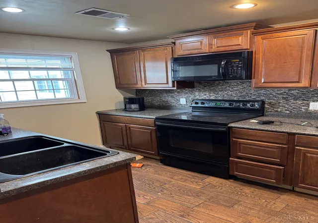 Photo 4 of Sale Pending at 15 W Withrow St, Oxford, OH 45056 | MLS# 1890572 | Listing updated on 2026-09-29