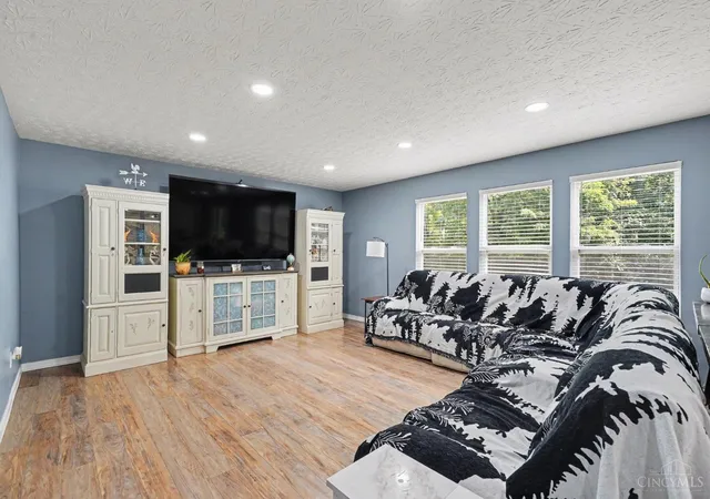 Photo 3 of Sale Pending at 4 Shady Crk Ln, Batavia Twp, OH 45102 | MLS# 1890575 | Listing updated on 2026-08-26