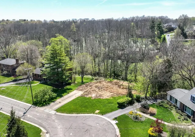 Photo 3 of Single family home for sale at 8800 Sandymar Dr, Sycamore Twp, OH 45242 | MLS# 1890576 | Listing updated on 2026-08-14