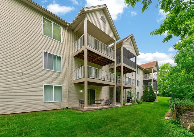Listing Photo 2 - Condo for sale in building located at 3345 Lindsay Ln, Cincinnati, OH 45251 - Unit #62