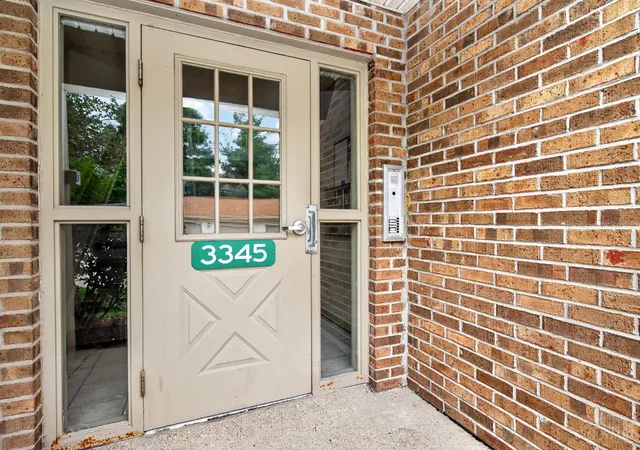 Photo 3 of Condo for sale at 3345 Lindsay Ln #62, Cincinnati, OH 45251 | MLS# 1890602 | Listing updated on 2026-09-30