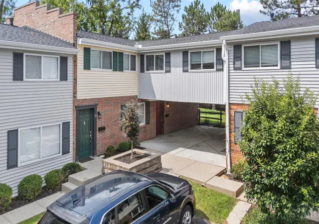Photo 3 of Sale Pending at 7752 Montgomery Rd #71, Sycamore Twp, OH 45236 | MLS# 1889988 | Listing updated on 2026-09-23