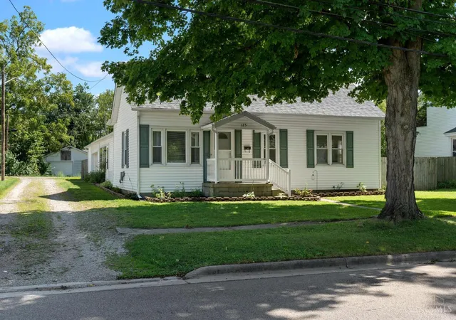 Photo 2 of Sale Pending at 125 W Fancy St, Blanchester, OH 45107 | MLS# 1890454 | Listing updated on 2026-08-18
