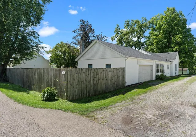 Photo 4 of Sale Pending at 125 W Fancy St, Blanchester, OH 45107 | MLS# 1890454 | Listing updated on 2026-08-18