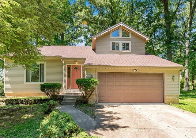 Photo 2 of Single family home for sale at 1674 Foxwood Trl, Miami Twp, OH 45140 | MLS# 1890635 | Listing updated on 2026-09-13