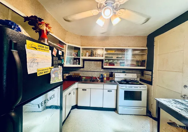 Photo 3 of Single family home for sale at 24 Falcon Ln, Greenhills, OH 45218 | MLS# 1890586 | Listing updated on 2026-10-06
