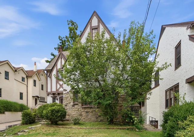 3rd image of 2956 Linwood Ave, Cincinnati, OH 45208 | MLS# 1888925