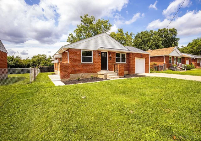 Photo 3 of Single family home for sale at 8613 Brent Dr, Springfield Twp., OH 45231 | MLS# 1890708 | Listing updated on 2026-09-16