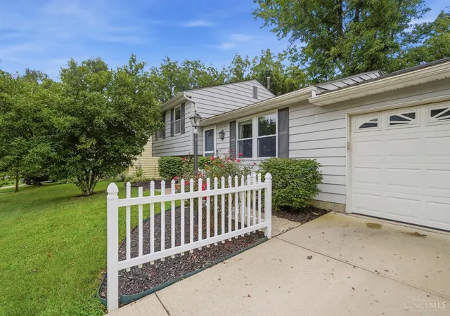 Photo 4 of Sale Pending at 808 Laverty Ln, Anderson Twp, OH 45230 | MLS# 1890719 | Listing updated on 2026-08-20
