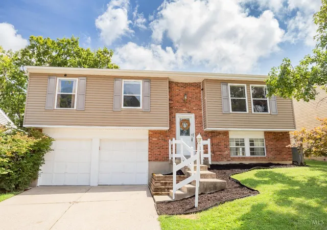 Photo 2 of Sale Pending at 858 Suncreek Ct, Delhi Twp, OH 45238 | MLS# 1890713 | Listing updated on 2026-08-23