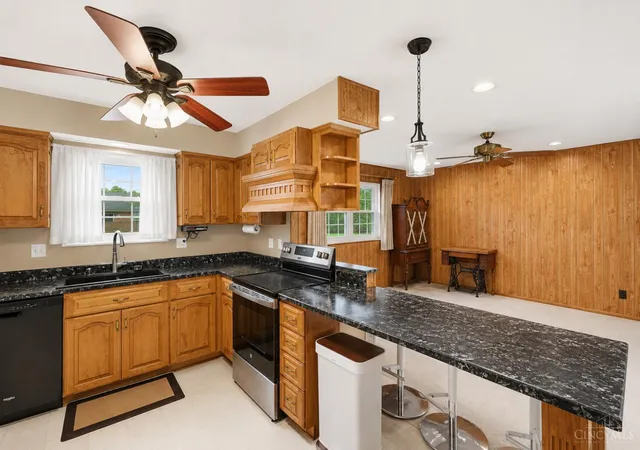 Photo 3 of Sale Pending at 263 Deephaven Dr, Delhi Twp, OH 45238 | MLS# 1890722 | Listing updated on 2026-08-20
