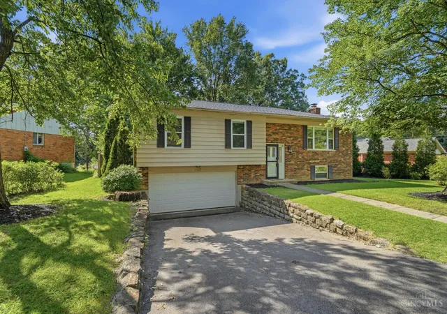 Photo 2 of Single family home for sale at 1987 Gainsborough Ln, Anderson Twp, OH 45230 | MLS# 1890695 | Listing updated on 2026-09-10