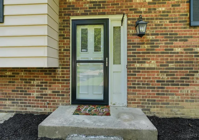 Photo 3 of Single family home for sale at 1987 Gainsborough Ln, Anderson Twp, OH 45230 | MLS# 1890695 | Listing updated on 2026-09-10