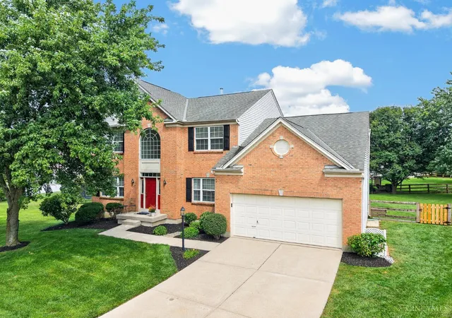 Photo 2 of Single family home for sale at 926 Birch Grv, Hamilton Twp, OH 45152 | MLS# 1890598 | Listing updated on 2026-09-01