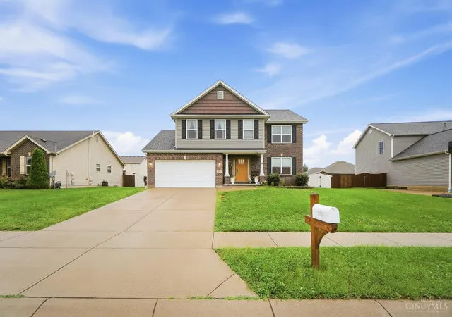 Photo 2 of Single family home for sale at 254 Auburn Meadows Ct, Carlisle, OH 45005 | MLS# 1890706 | Listing updated on 2026-09-14