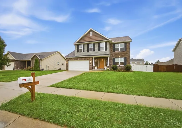 Photo 3 of Single family home for sale at 254 Auburn Meadows Ct, Carlisle, OH 45005 | MLS# 1890706 | Listing updated on 2026-09-14