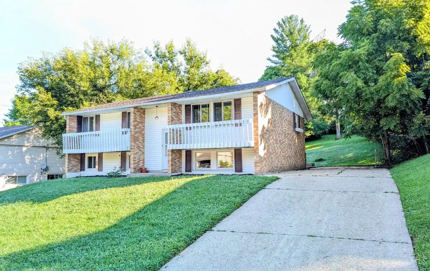 Photo 1 of Single family home for sale at 32 Yellowdale Dr, Fairfield, OH 45014 | MLS# 1890914 | Listing updated on 2026-10-19