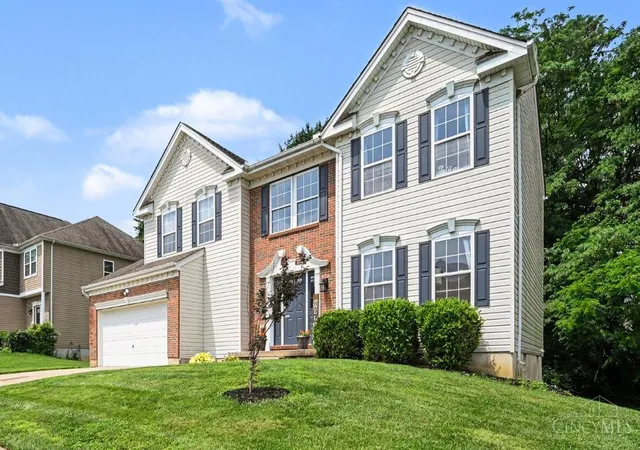 Photo 2 of Sale Pending at 7565 Turnberry Ct, Maineville, OH 45039 | MLS# 1890936 | Listing updated on 2026-08-27
