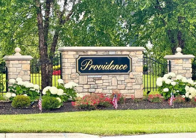 Photo 3 of Sale Pending at 7565 Turnberry Ct, Maineville, OH 45039 | MLS# 1890936 | Listing updated on 2026-08-27