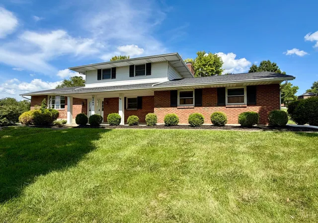 Photo 3 of Sale Pending at 6862 Windwood Dr, West Chester, OH 45241 | MLS# 1890932 | Listing updated on 2026-08-20
