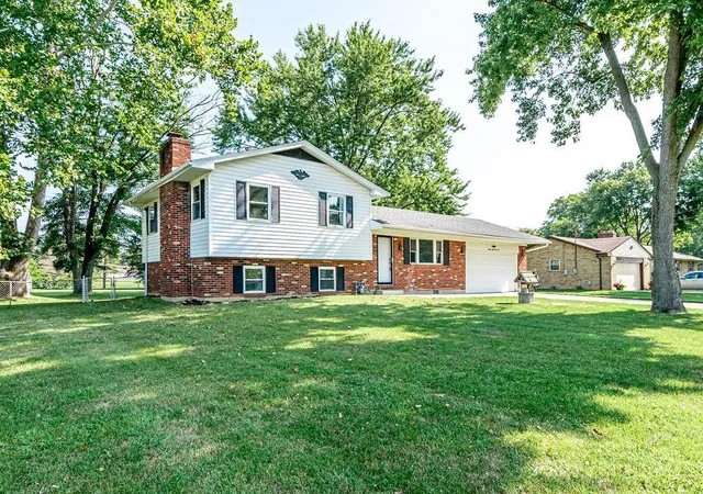 2nd image of 8831 Twincreek Dr, Franklin Twp, OH 45005 | MLS# 1886445