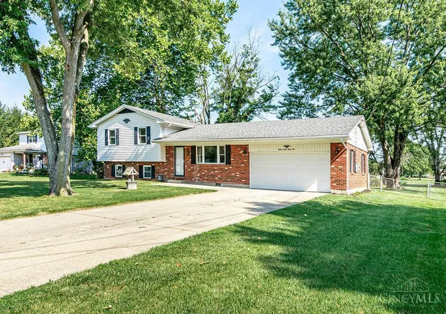 Photo 3 of Single family home for sale at 8831 Twincreek Dr, Franklin Twp, OH 45005 | MLS# 1886445 | Listing updated on 2026-09-02