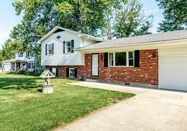 Photo 3 of Sale Pending at 8831 Twincreek Dr, Franklin Twp, OH 45005 | MLS# 1886445 | Listing updated on 2026-10-08