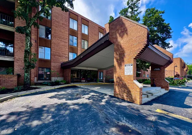 Photo 2 of Condo for sale at 3533 Amberacres Dr #405E, Cincinnati, OH 45237 | MLS# 1890907 | Listing updated on 2026-09-16