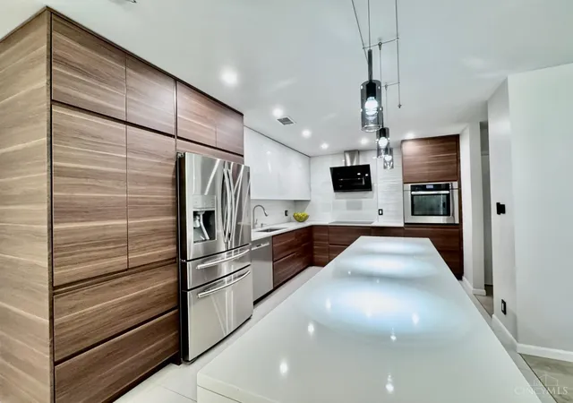 Photo 3 of Condo for sale at 3533 Amberacres Dr #405E, Cincinnati, OH 45237 | MLS# 1890907 | Listing updated on 2026-09-16