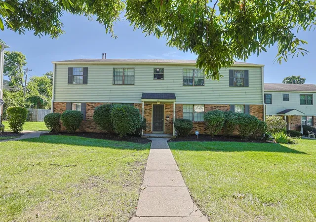 2nd image of 1937 Chaucer Dr #A, Sycamore Twp, OH 45237 | MLS# 1890844