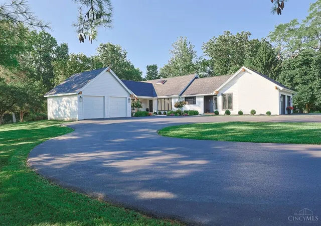 2nd image of 10600 Indian Woods Dr, Montgomery, OH 45242 | MLS# 1890817