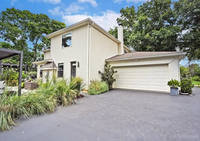 Photo 77 of Sale Pending at 7711 Stonehenge Dr, Montgomery, OH 45242 | MLS# 1890957 | Listing updated on 2026-08-31