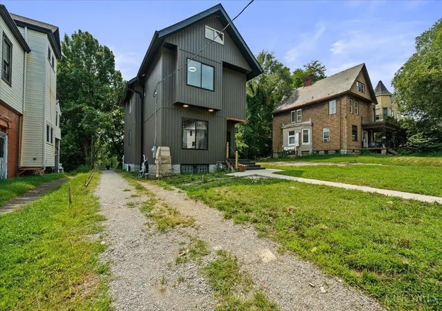 Photo 3 of Single family home for sale at 837 Rockdale Ave, Cincinnati, OH 45229 | MLS# 1891026 | Listing updated on 2026-08-20
