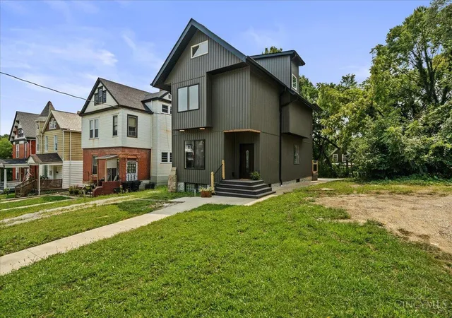 Photo 3 of Single family home for sale at 837 Rockdale Ave, Cincinnati, OH 45229 | MLS# 1891026 | Listing updated on 2026-08-20