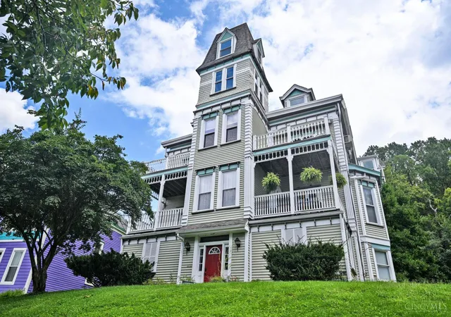 Listing Photo 1 - Condo for sale in building located at 3710 Creighton Pl, Cincinnati, OH 45226 - Unit #5