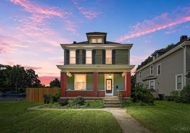 2nd image of 821 Park Ave, Hamilton, OH 45013 | MLS# 1891075