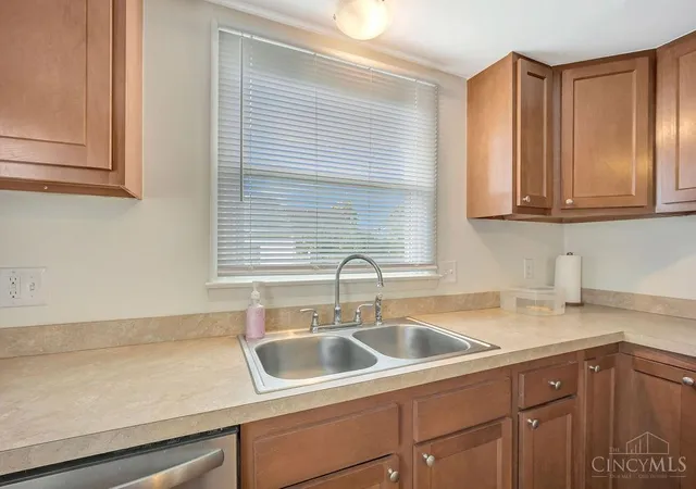 Photo 3 of Single family home for sale at 941 Tiffin Ave, Hamilton, OH 45015 | MLS# 1891005 | Listing updated on 2026-09-08
