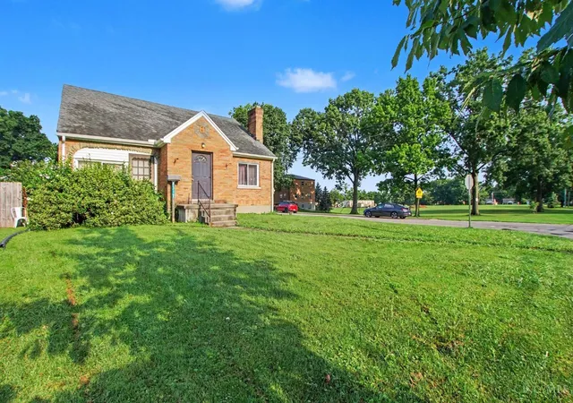 2nd image of 8317 Lake Ave, Sycamore Twp, OH 45236 | MLS# 1889876