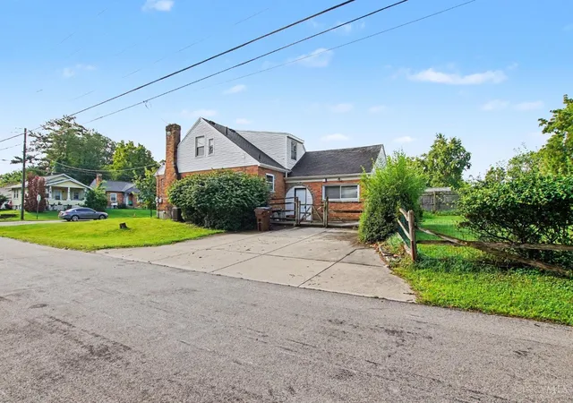 Photo 2 of Sale Pending at 8317 Lake Ave, Sycamore Twp, OH 45236 | MLS# 1889876 | Listing updated on 2026-09-14