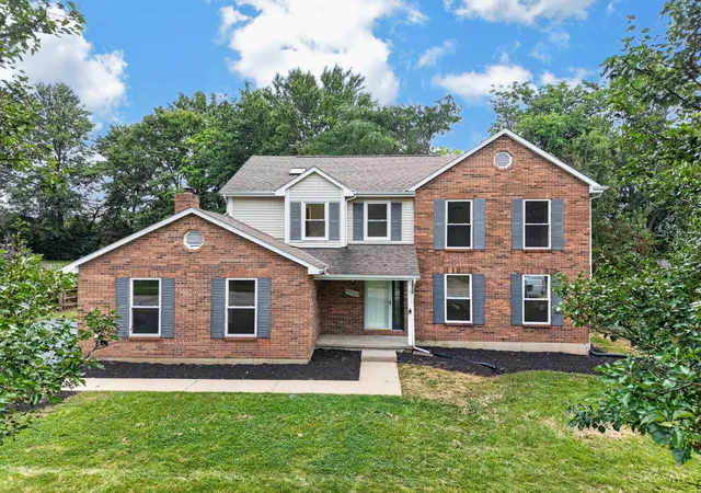 Photo 2 of Sale Pending at 3200 Shadow Ridge Dr, Loveland, OH 45140 | MLS# 1891039 | Listing updated on 2026-08-28