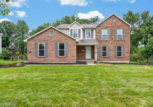 Photo 3 of Sale Pending at 3200 Shadow Ridge Dr, Loveland, OH 45140 | MLS# 1891039 | Listing updated on 2026-08-28