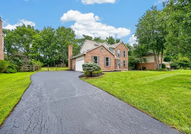 Photo 4 of Sale Pending at 3200 Shadow Ridge Dr, Loveland, OH 45140 | MLS# 1891039 | Listing updated on 2026-08-28