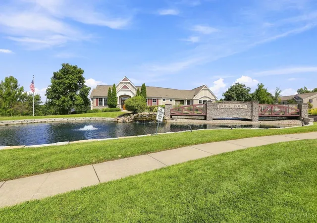 Listing Photo 2 - Condo for sale in building located at 7886 Brg Pt Dr, Cincinnati, OH 45248 - Unit #