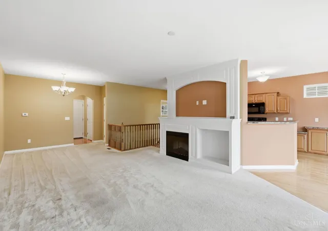 Listing Photo 5 - Condo for sale in building located at 7886 Brg Pt Dr, Cincinnati, OH 45248